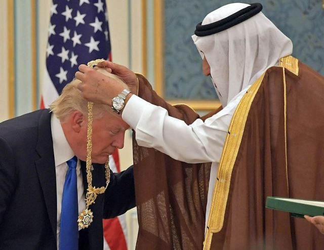 Trump bowing